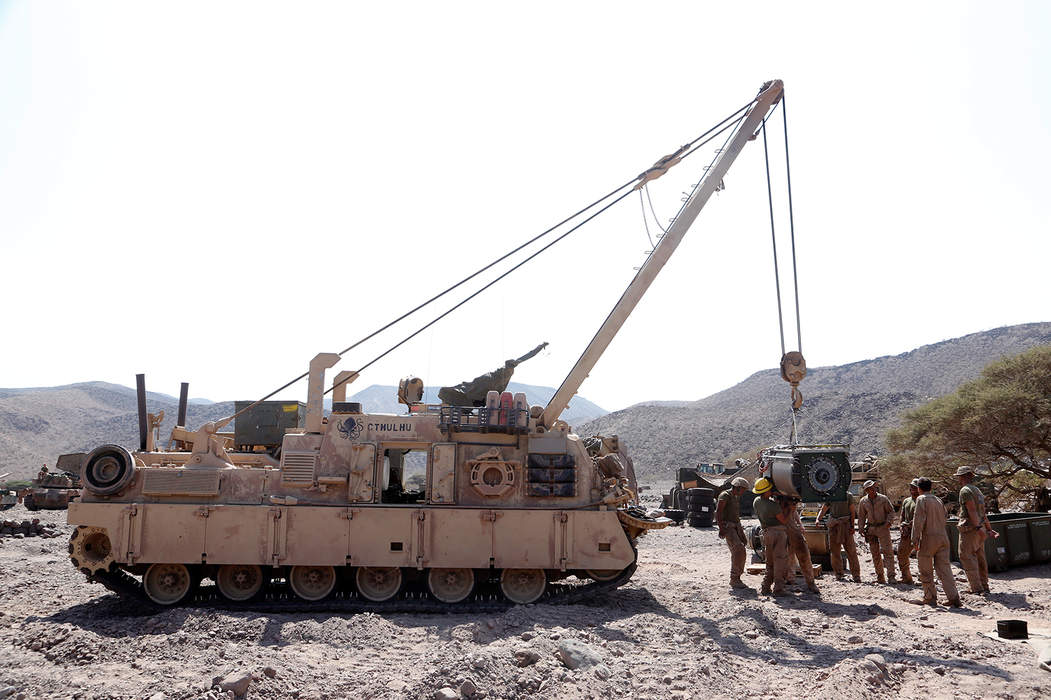 Armoured recovery vehicle: Armoured vehicle for towing in combat conditions