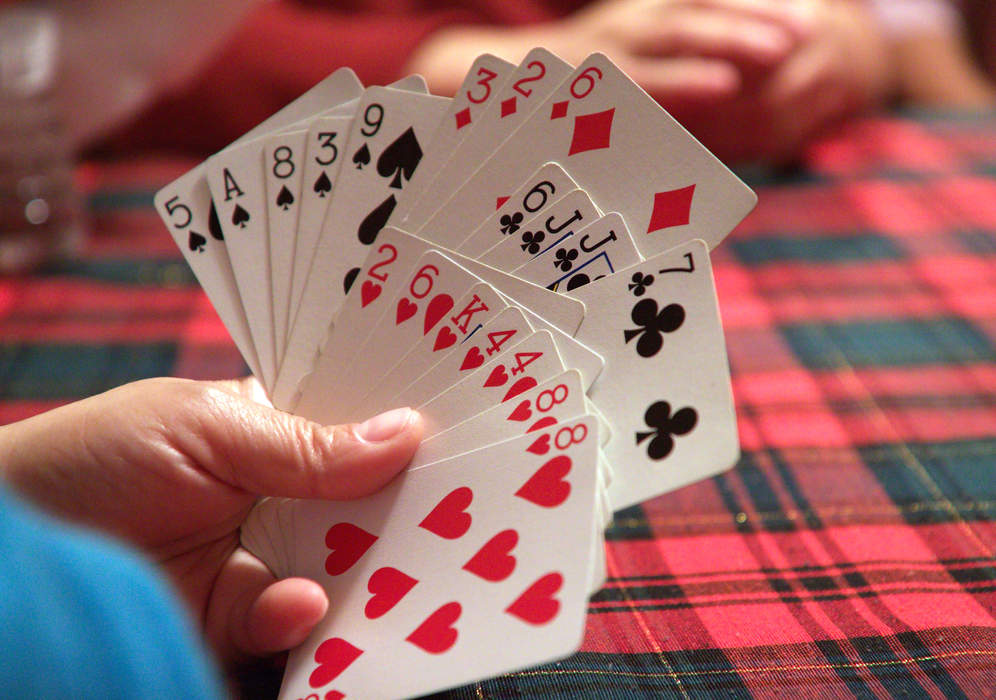 Cheat (game): Card game