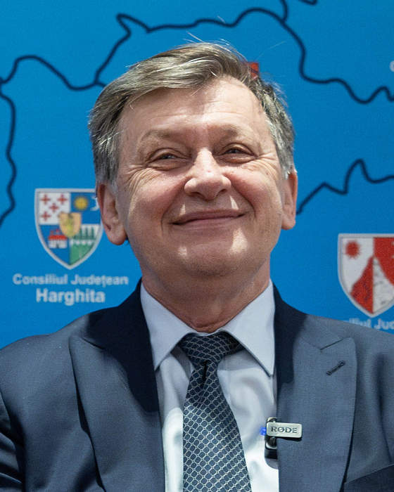 Crin Antonescu: Romanian politician and history teacher (born 1959)