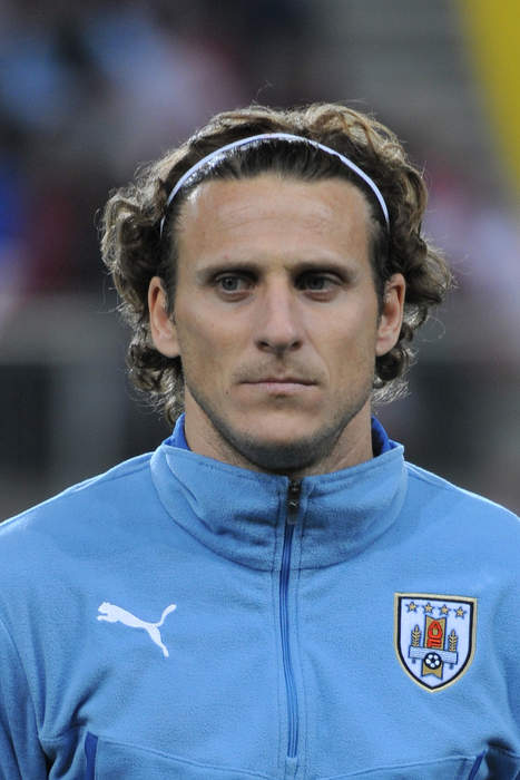 Diego Forlán: Uruguayan footballer and manager (born 1979)