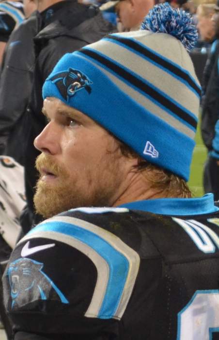 Greg Olsen (American football): American football player and sportscaster (born 1985)