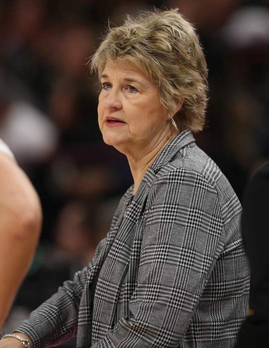 Lisa Bluder: American basketball player and coach (born 1961)