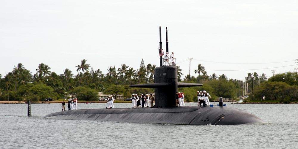 Nuclear submarine: Submarine powered by a nuclear reactor