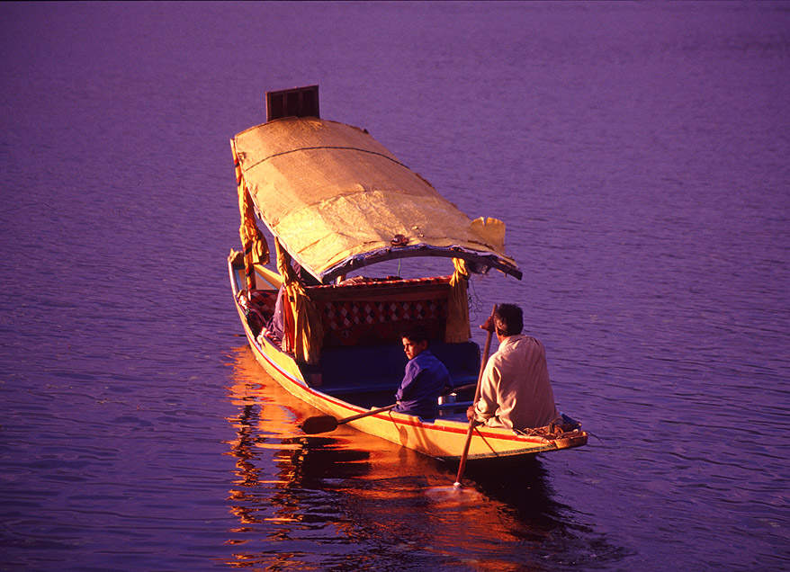 Shikara: Type of boat