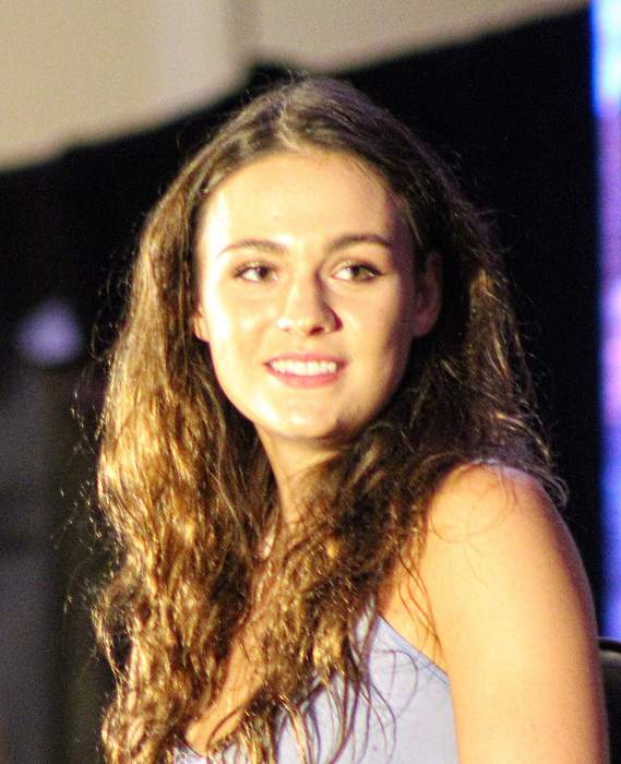 Sophie Skelton: British actress (born 1994)