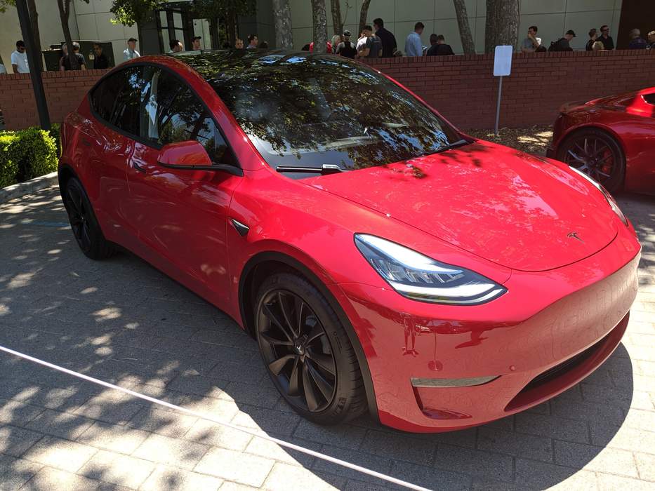 Tesla Model Y: Electric compact crossover SUV